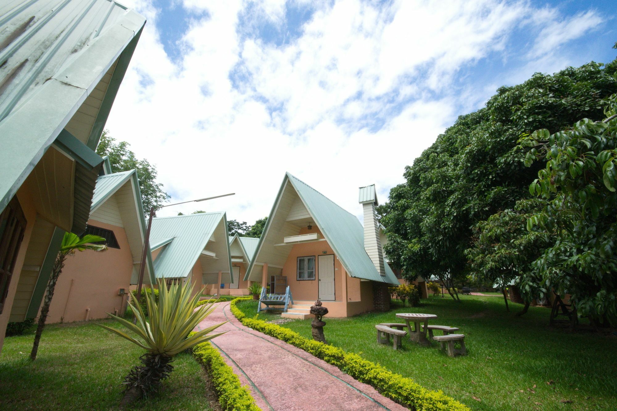 Touch Star Resort - Doi Inthanon Chom Thong Ngoại thất bức ảnh